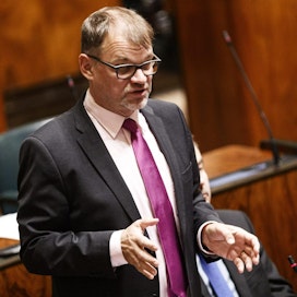 Eduskunnan selvityksen mukaan mediaan levinnyt, kansanedustaja Juha Sipilän kimppuun käyntiä kuvannut video oli peräisin eduskunnan valvontakameroista. LEHTIKUVA / RONI REKOMAA