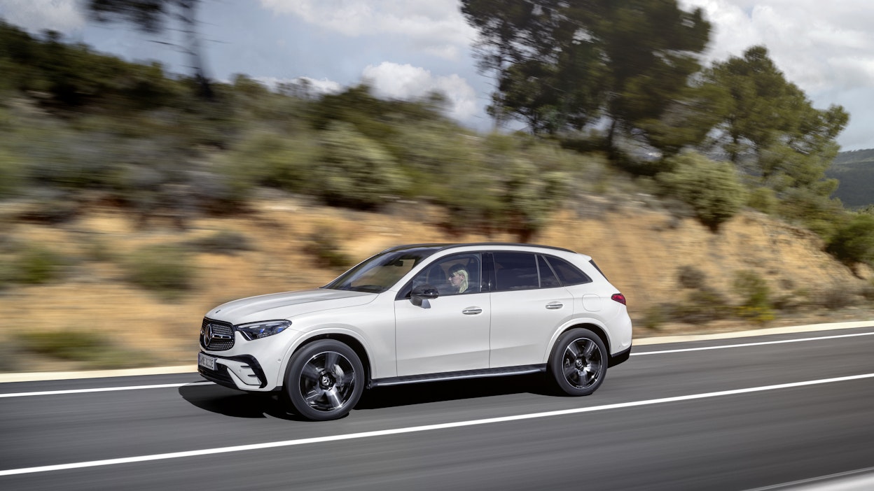 GLC kokonaispituus on kasvanut 60mm ja suurin osa muutoksesta näkyy takajalkatilassa sekä tavaratilassa. Autot ovat aina varustettu jatkuvalla nelivedolla. Vetopainoa dieselissä on 2 500 kg.