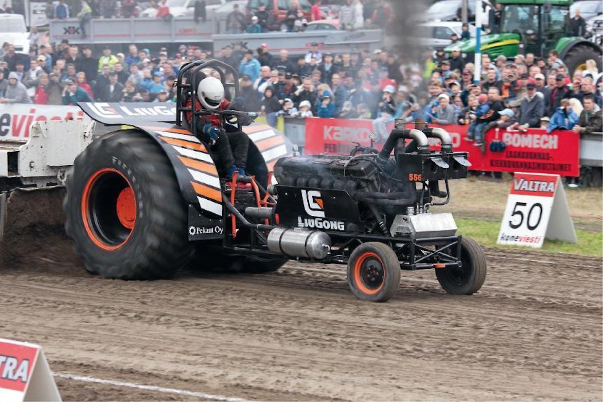 Modified 4500 -luokan mestaruuteen ajaneen Pasi Aution ja Liugongin meno oli näyttävää.