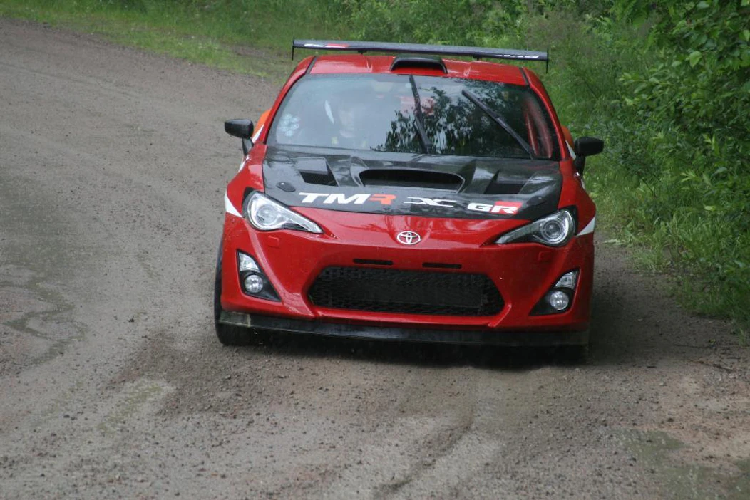 Rallilegenda Tommi Mäkinen uskoo suomalaiskuljettajien vielä palaavan mestaruustaistoon. Jyväskylän Neste-ralli on hyvä tilaisuus kartoittaa lupaavien nuorten kuskien taitoja.
