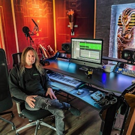 Stratovariuksen lauluosuudet äänitetään Timo Kotipellon omassa studiossa.