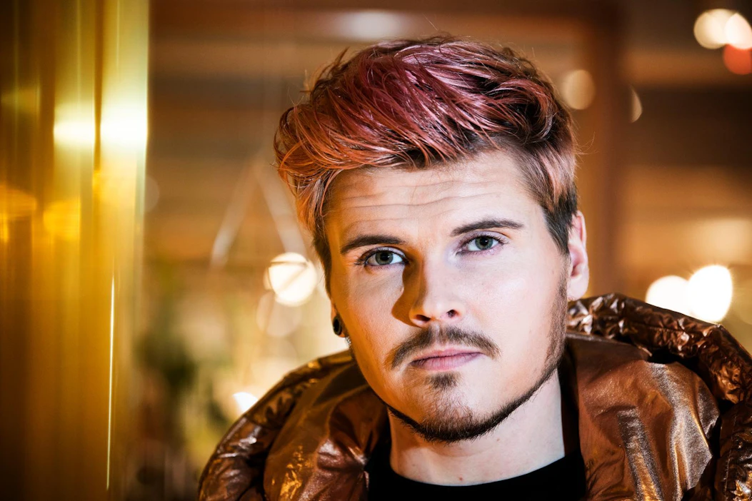 Some-vaikuttaja Eino Nurmiston esikoiskirja Homopojan opas julkaistiin viime syksynä.