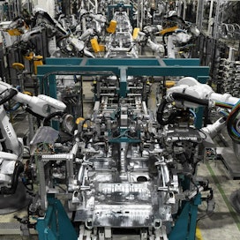 Selvityksen mukaan robotiikka ei välttämättä vähennä työpaikkoja, vaikka tehtävänimikkeitä katoaa. LEHTIKUVA/Vesa Moilanen