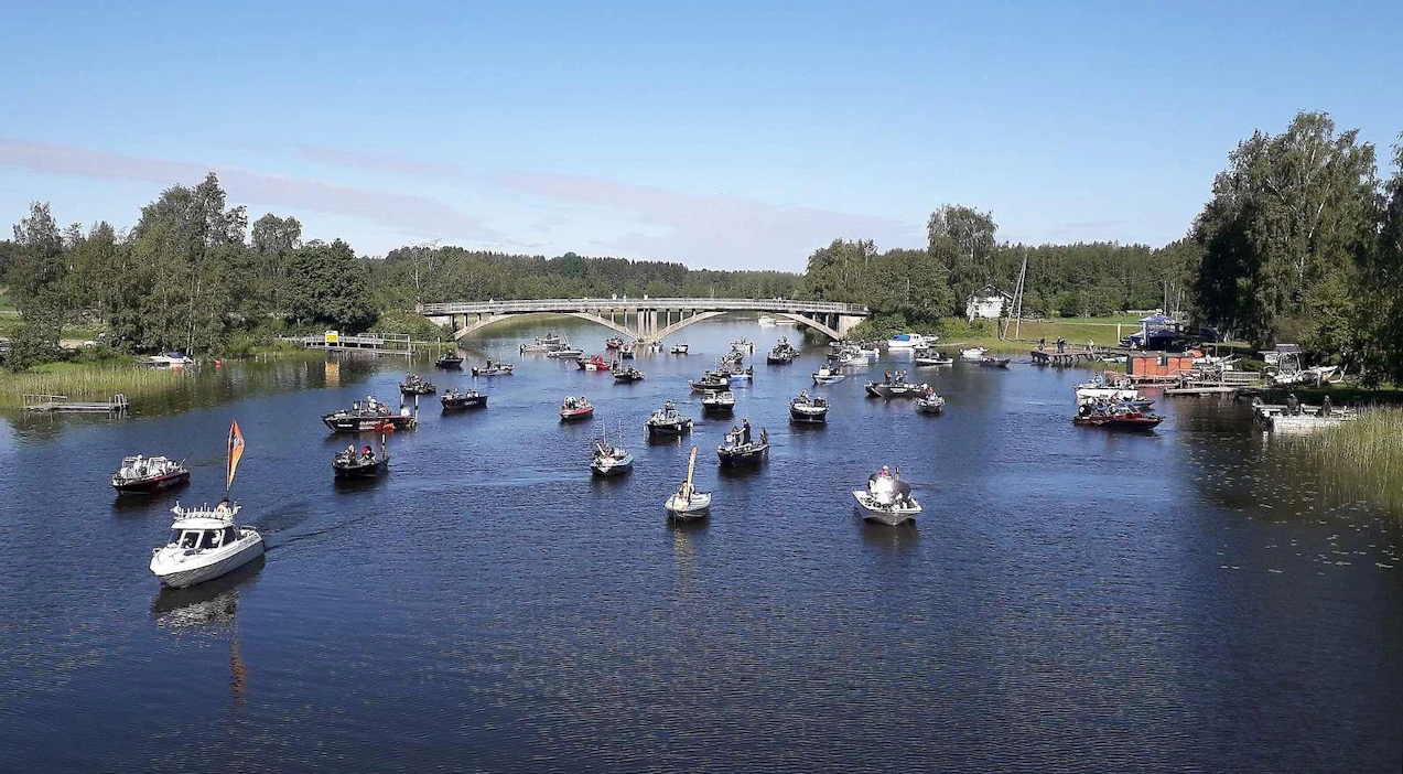 Viehekalastuksen suomenmestaruuskilpailu käytiin sunnuntaina Alvettulan kylässä Hauholla.