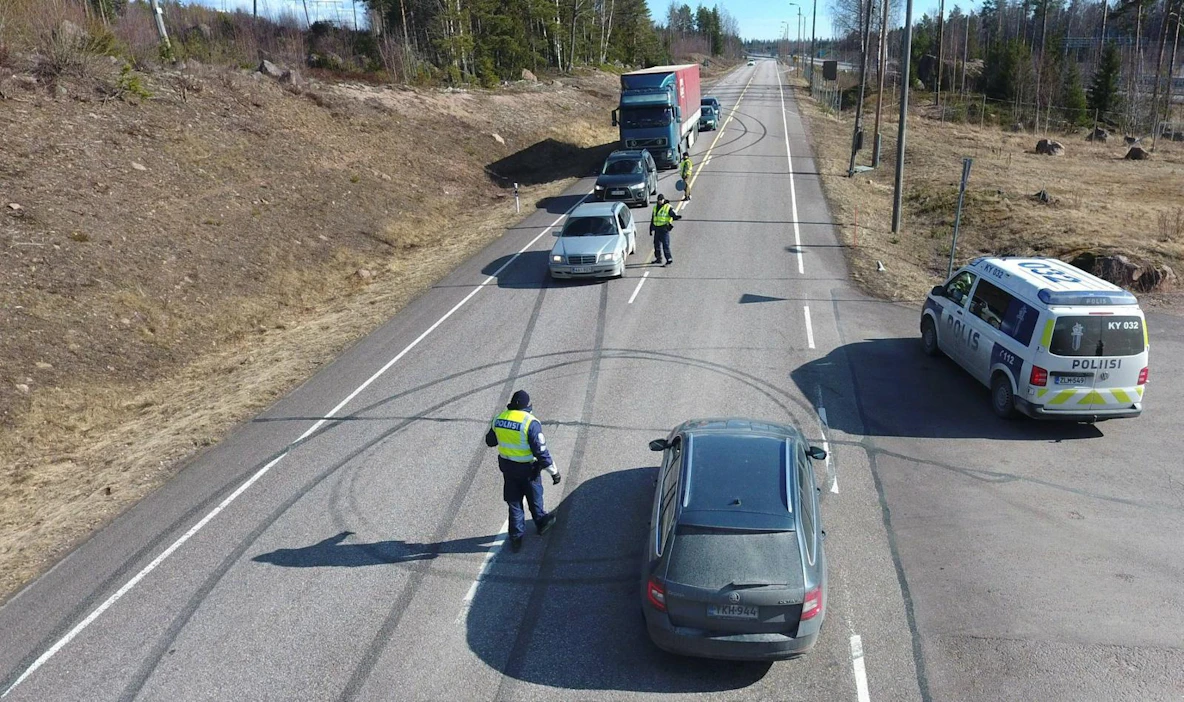 Uudenmaan rajat olivat kiinni vajaat kolme viikkoa 15. huhtikuuta asti koronaviruksen leviämisen ehkäisemiseksi.