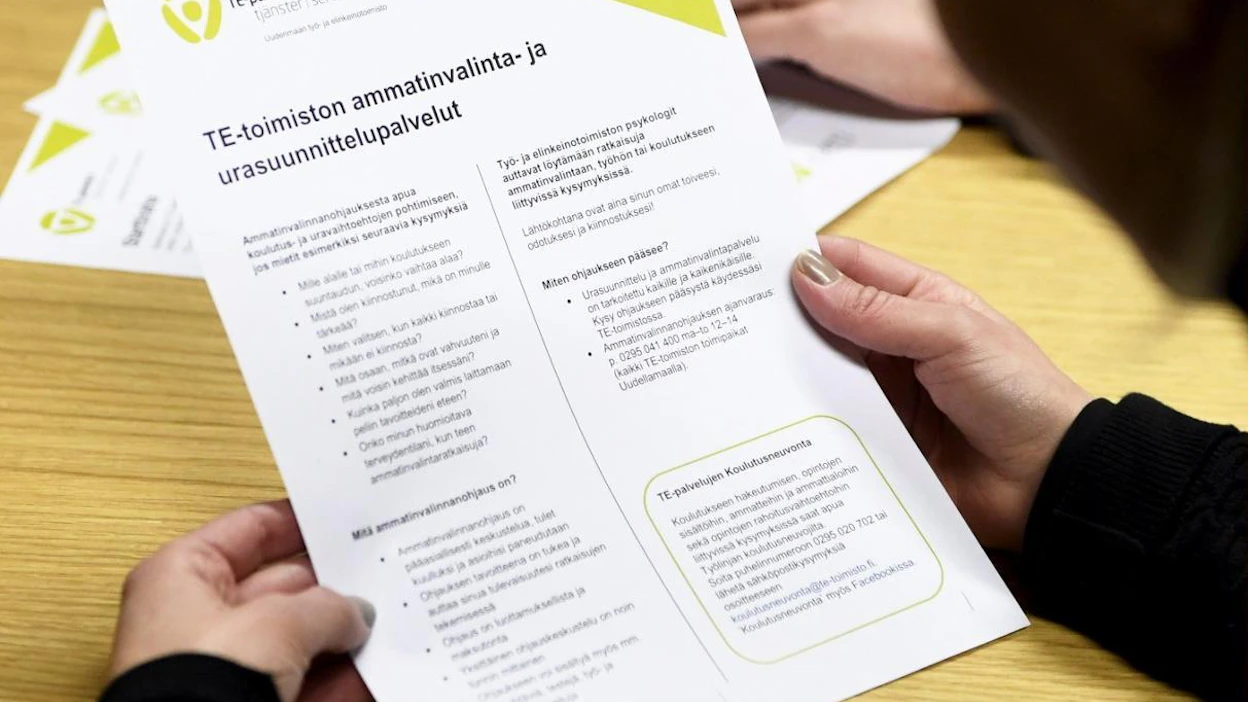 Nykyisin TE-toimistot voivat velvoittaa työttömät hakemaan heille osoitettuja avoimia työpaikkoja. Lehtikuva / Vesa Moilanen