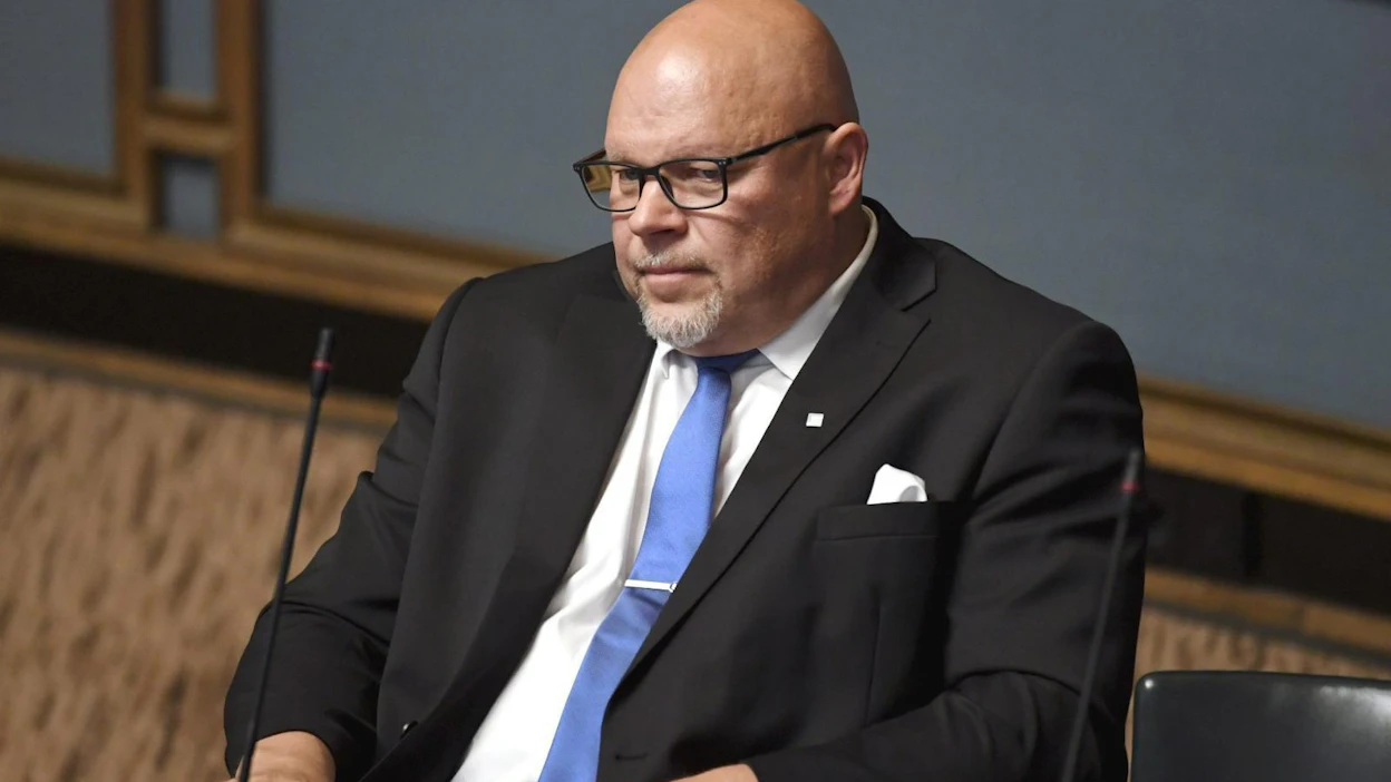 Ano Turtiainen kertoo Facebookissa haluavansa palata perussuomalaisten eduskuntaryhmään.