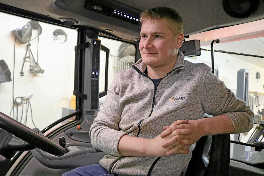 Niklas Tilvis kertoo kokeneensa yrittäjyyden alkuvaiheessa pienoisia uskottavuusongelmia. Parikymppisenä ei uuden pakettiauton ostaminen ole läpihuutojuttu.