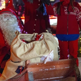 Pukki lähti jakamaan joululahjoja maailman lapsille Joulupukin Pajakylästä Rovaniemeltä aatonaaton iltana. Arkistokuva vuodelta 2018. LEHTIKUVA / Laura Haapamäki