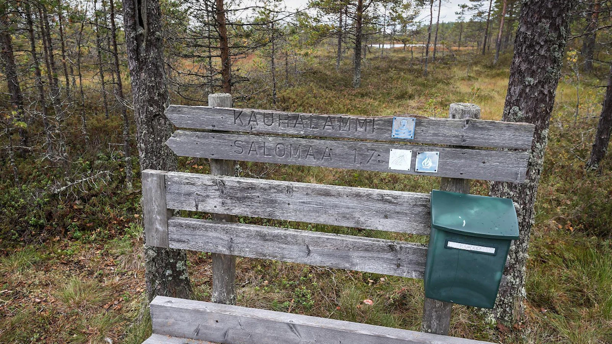 Osa puiston kylteistä on ajan patinoimia, mutta esimerkiksi lintutorni ja pitkospuita on tänä vuonna uusittu. Postilaatikosta löytyy vieraskirja, johon kävijät ovat raapustaneet ahkerasti puumerkkejään ja retkitunnelmiaan.