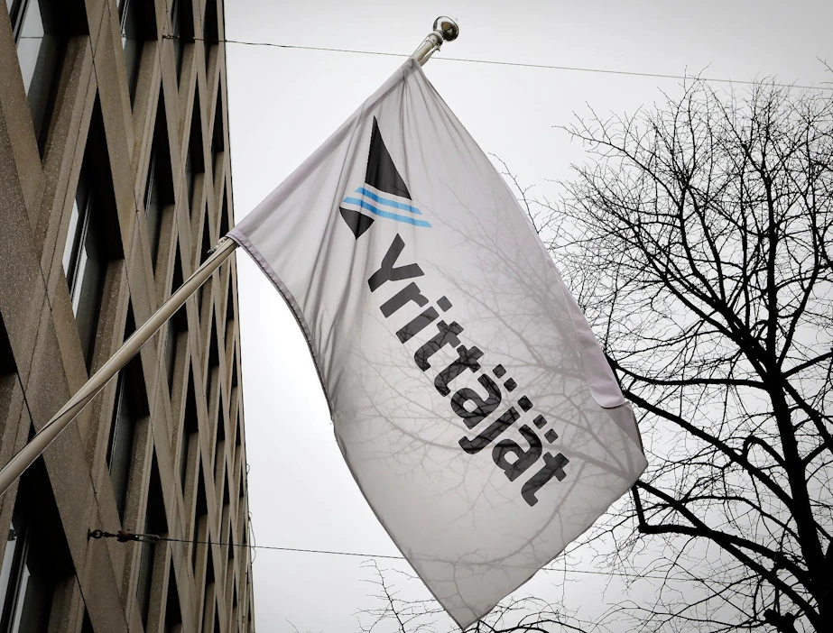 "Yrittäjien asemaa perhevapaissa todella kannattaa parantaa, se on erityisesti lasten etu", sanoo Suomen Yrittäjien työmarkkina-asioiden päällikkö Harri Hellstén.