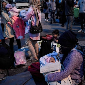 Monet ihmiset ovat jääneet jumiin Kreikan saarille, kun Euroopan maat eivät ole suostuneet vastaanottamaan uusia pakolaisia tai turvapaikanhakijoita. LEHTIKUVA/AFP