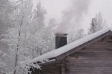 Kirjoittaja muistelee 1930-luvun lamaa ja epäonnisen kyläkauppiaan turvapaikkaa korvessa.