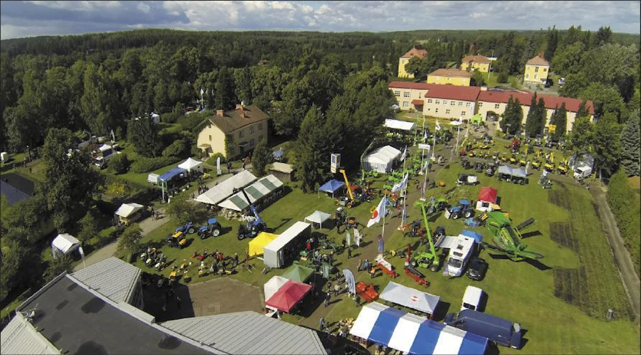 Pohjoismaiden vanhin ja Euroopan toiseksi vanhin puutarha-alan ammattinäyttely avasi ovensa Lepaalla torstaina. Lauantaihin jatkuvan tapahtuman arvioidaan kiinnostavan noin 8 000:ta kävijää. Näytteilleasettajia on 167. Puutarhavideot/Tapio Antere