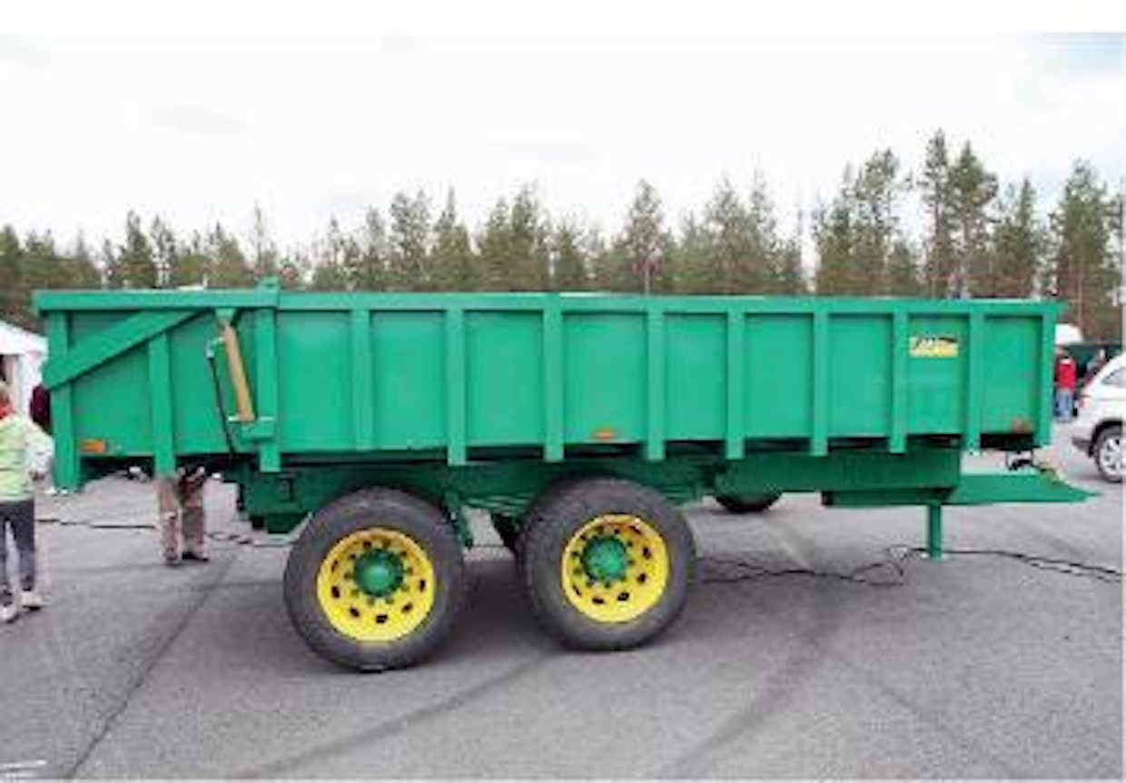 Toiminimi Reijo Ranta valmistaa Kauhajoen Juonikylässä perävaunuja moniin tarkoituksiin. Valikoimassa on myös kahdeksanpyöräinen keinutelistö rehuvaunuihin. Yritys tekee myös tilaustöitä.