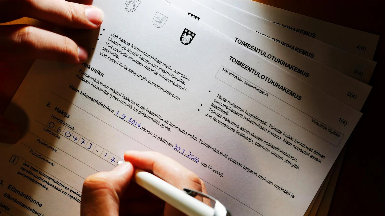 Perustoimeentulotukihakemusten käsittely siirtyi kunnilta Kelalle tämän vuoden alussa.