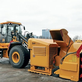Vammas B400 -linko edustaa sarjaa lumihirviöt. Omalla moottorilla varustetun laitteen työpaino on noin 7 tonnia.