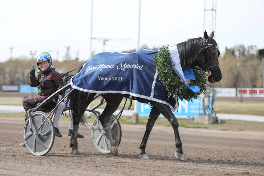Anna Hiltunen pääsi juhlistamaan An-Dorran voitto Glenn Kosmos Memorialissa.