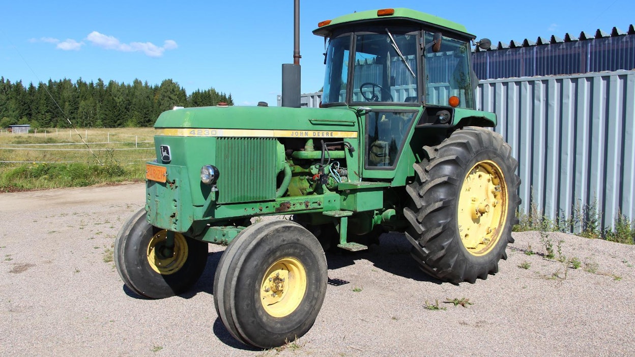John Deere 4230 -traktoria valmistettiin vuosina 1972-77, Waterloo, Iowa, USA ja 1976–77 Mannheim, Länsi-Saksa. Valmistettu yhteensä noin 34 500 kpl.