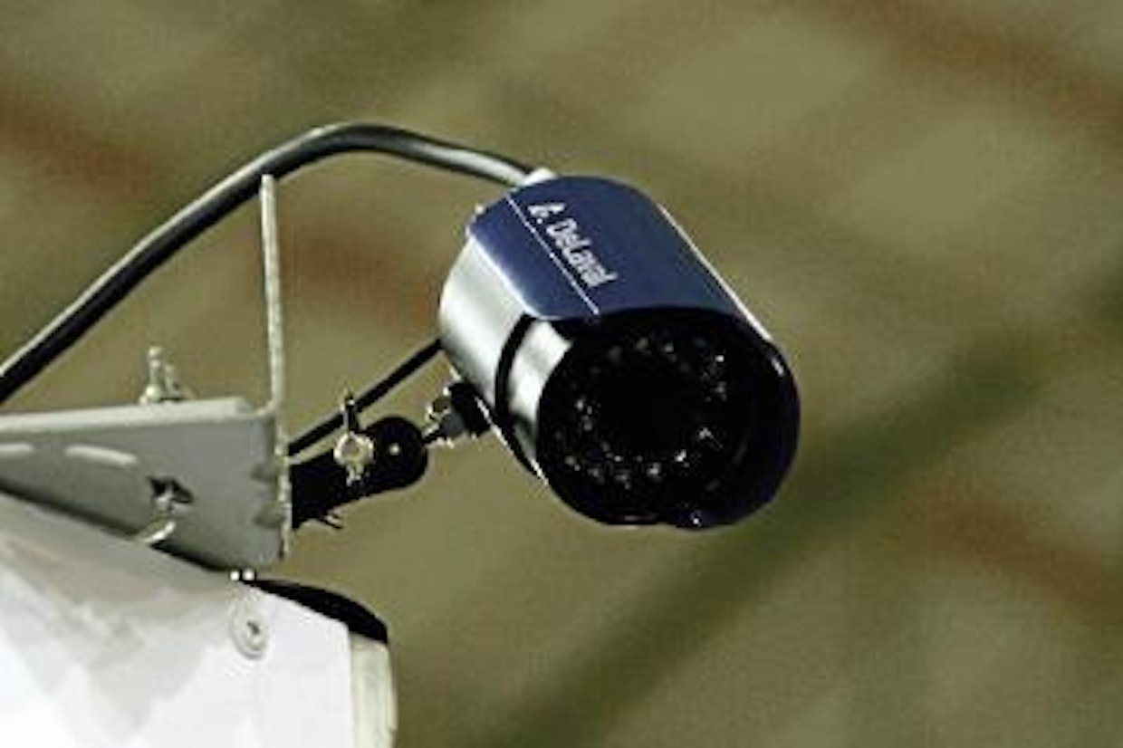 DeLavalin langaton valvontakamera on heti valmis-mallia ja sen kantama on 1000 metriä. Kameran mukana tulee kannettava näyttö ja sen välittämää kuvaa voi katsoa myös internetin kautta. Järjestelmään voi liittää kaksi kameraa. Hinta 605 euroa. (MT)