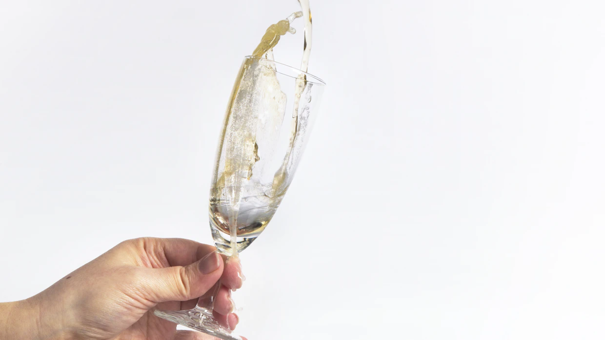 Korkeat huilulasit ovat näyttävät ja niissä kuplat erottuvat hyvin. Kuohuviinin aromit menevät niissä kuitenkin hukkaan.