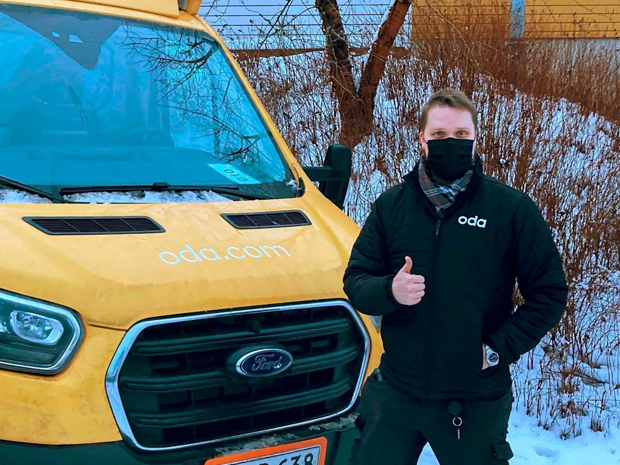 "Nämä ovat ensimmäisiä kuljetuksiamme", OdanTommi Hämäläinen kertoi espoolaisen rivitaloyhtiön pihamaalla.