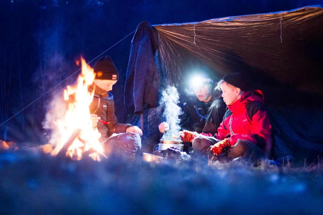 Suomessa on 750 lippukuntaa ja partiotoiminnassa on mukana vuosittain yli 65 000 jäsentä. Kuva on otettu Uudenmaan partiopiirin talvikisoissa vuonna 2015.