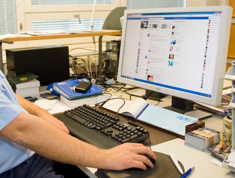 Petoksen uhreiksi valikoituu sosiaalisessa mediassa sekä miehiä että naisia.