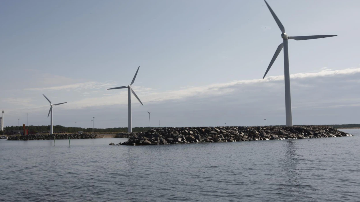 Maailmalla erityisesti tuulivoiman ja aurinkoenergian kehitys on nopeaa.