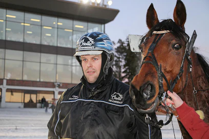 Timo Korvenheimon tallin viime kuukaudet ovat olleet menestyskulkua, ja meno saattaa jatkua lauantaina Pohjanlahden länsipuolella.