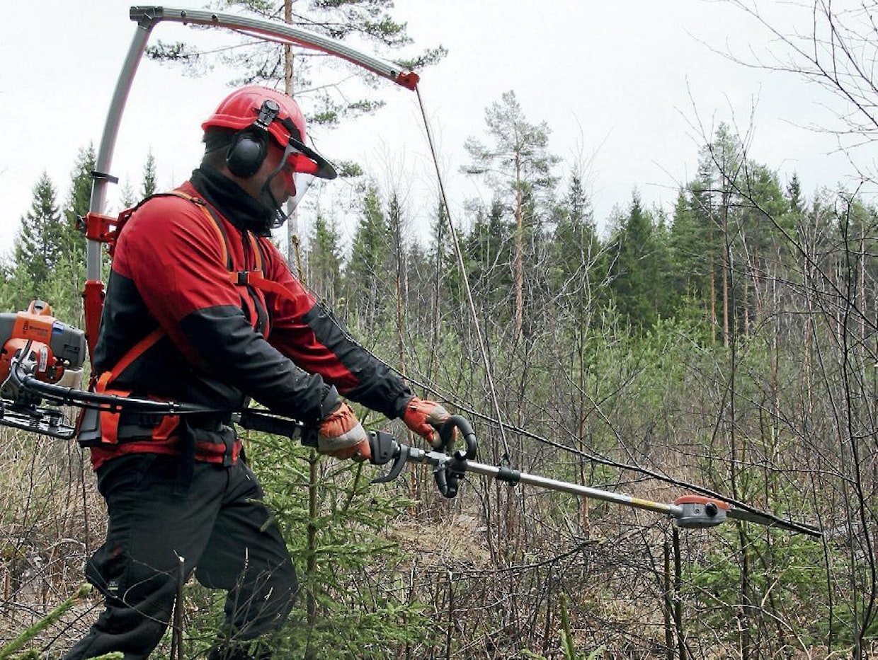 Kokeilun menetelmään on kehitetty oma sahamallinsa, Husqvarna 535FBx -ketjuraivaussaha. Kevyeen työskentelyyn suunnitellusta sahasta enemmän tietoa Koneviesteissä 7/2011 ja 7/2012.
