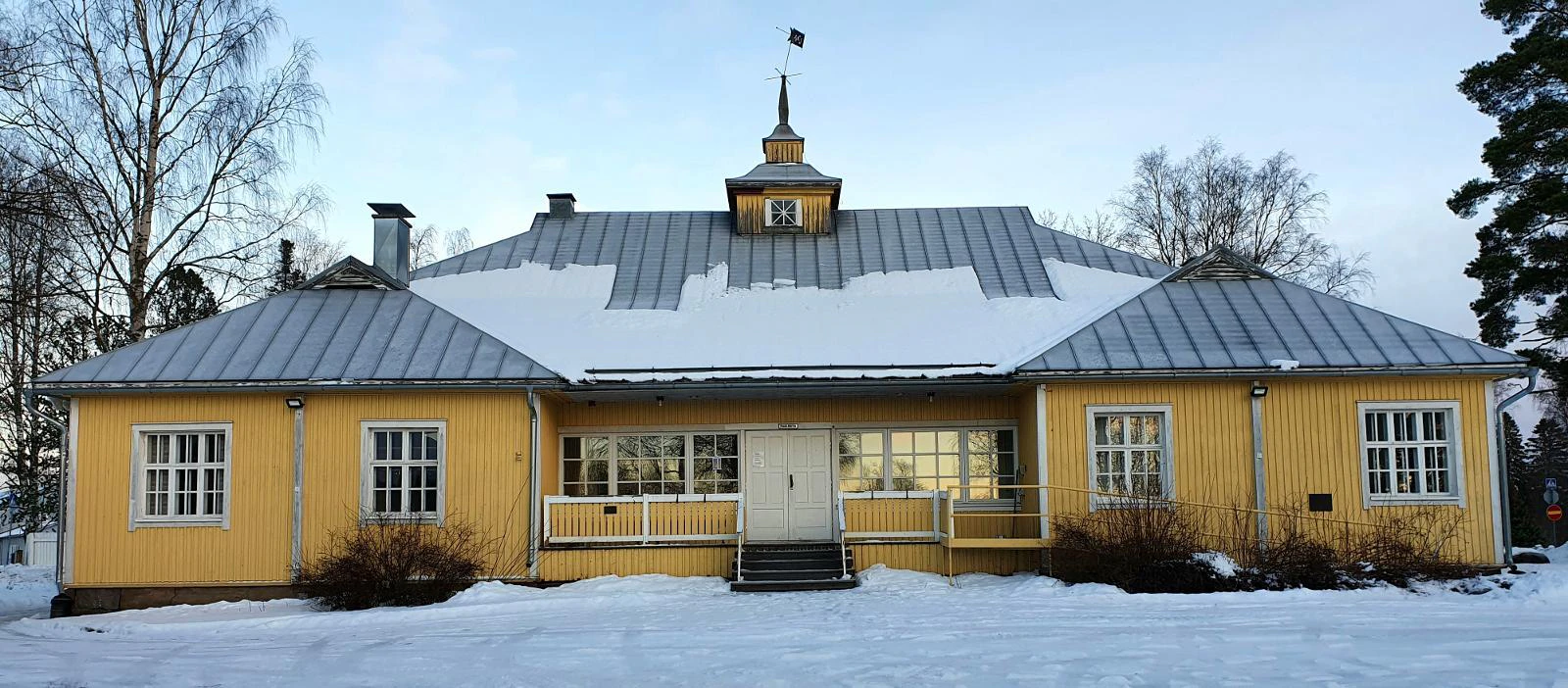 Alajärven Kirkonkylän Nuorisoseura saa talonsa ylläpitoon 4 000 euron avustuksen.
