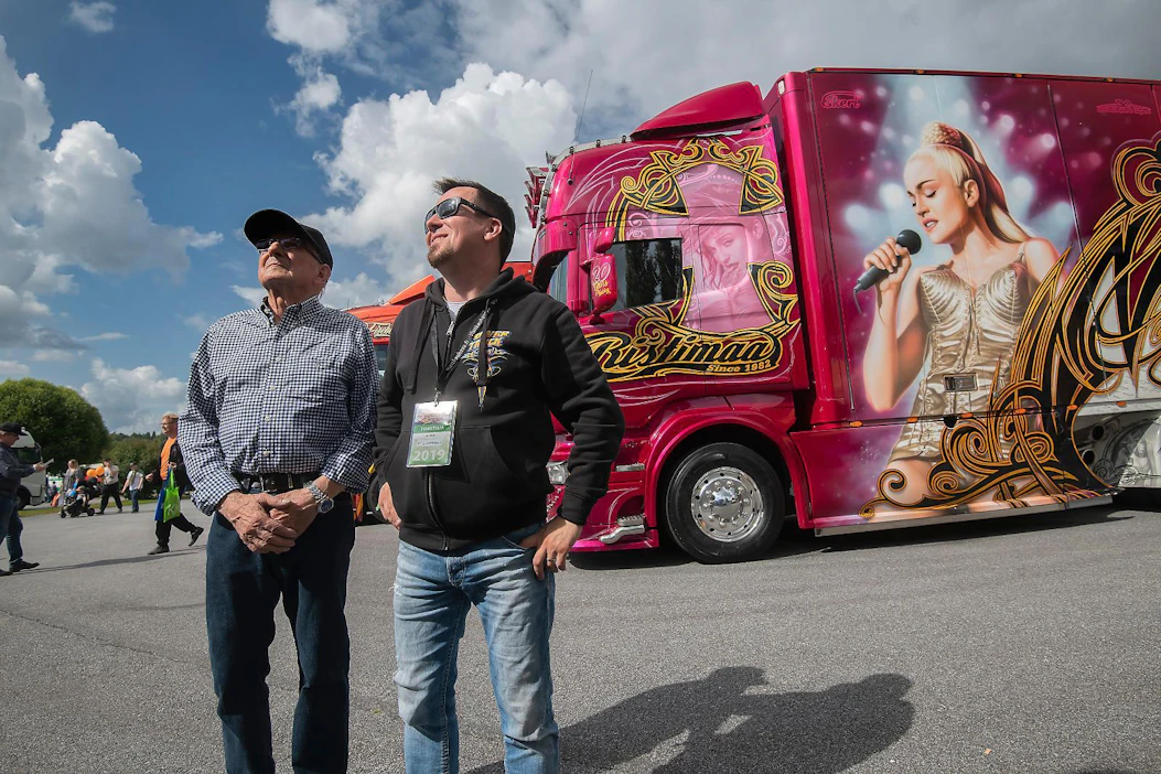 Lapualainen Erkki Ristimaa perusti Kuljetus Ristimaa Oy:n vuonna 1982, Juha Ristimaa jatkaa isänsä työtä. Alahärmän Power Truck Show’ssa on useita Ristimaan autoja. Yksi näyttävimmistä on vuosimallin 2013 Scania R560, jonka maalausten aiheena on Madonna.