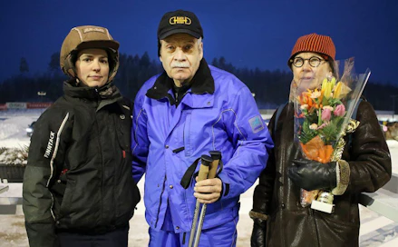 Kuvassa Nyyti-Maria Timonen, Jarkko Lehtinen ja Anneli Mitjonen viime tammikuussa yhteiskuvassa Kielaksen voiton jälkeen. Kuva: Anu Leppänen