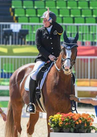 Katja Karjalainen ja High Flow aloittivat paralympiasarjansa maanantaina hyvistä asetelmista kuudennella tilalla.