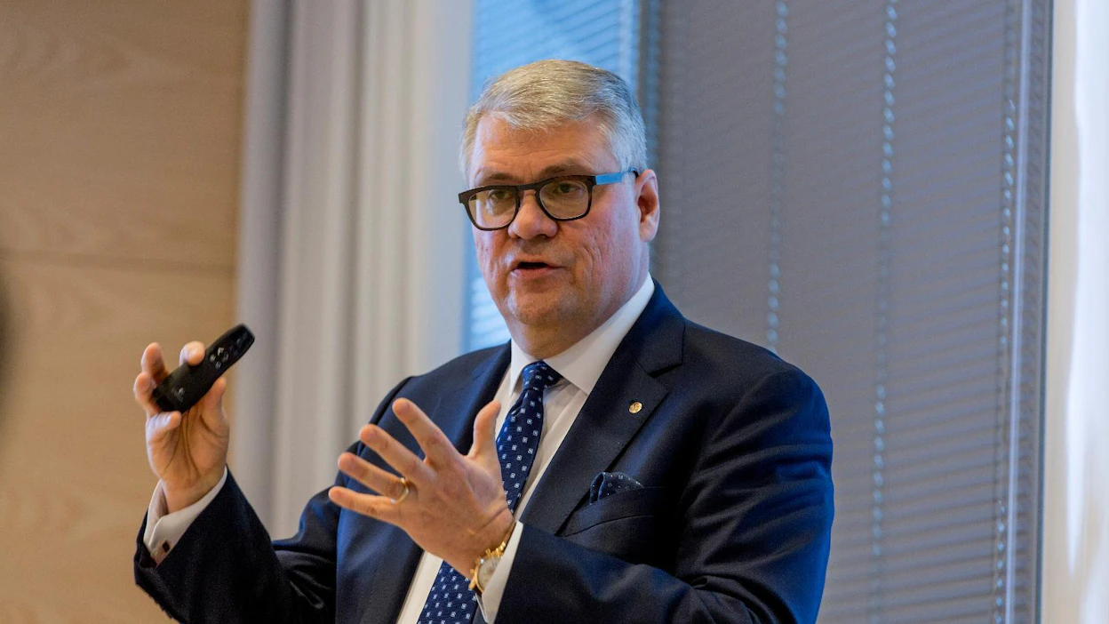 "UPM on erinomaisessa kunnossa ja valmis tarttumaan biotalouden tarjoamiin rajattomiin mahdollisuuksiin luoda arvoa ja kasvattaa liiketoimintaa", toimitusjohtaja Jussi Pesonen hehkuttaa osavuosikatsauksessa.