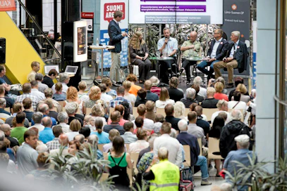 SuomiAreena Huh, mikä energiatulevaisuus - katso kuvat! Keskustelussa mukana Juha Naukarinen, toimitusjohtaja, Energiateollisuus Ry, Tiina Koljonen, tutkimustiimin päällikkö, VTT, Juha Sipilä, kansanedustaja, puheenjohtaja, Suomen Keskusta, Anssi Vanjoki, professori, Lappeenrannan teknillinen yliopisto. Juontaja Peter Nyman.  TÄMÄ TAI TOINEN YLÄKULMASTA OTETTU VERKKOON.