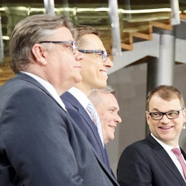 Hallitustunnustelut jatkuvat tiistaina Juha Sipilän johdolla. Kaikki neljä suurta puoluetta ovat edelleen ehdolla hallitukseen.