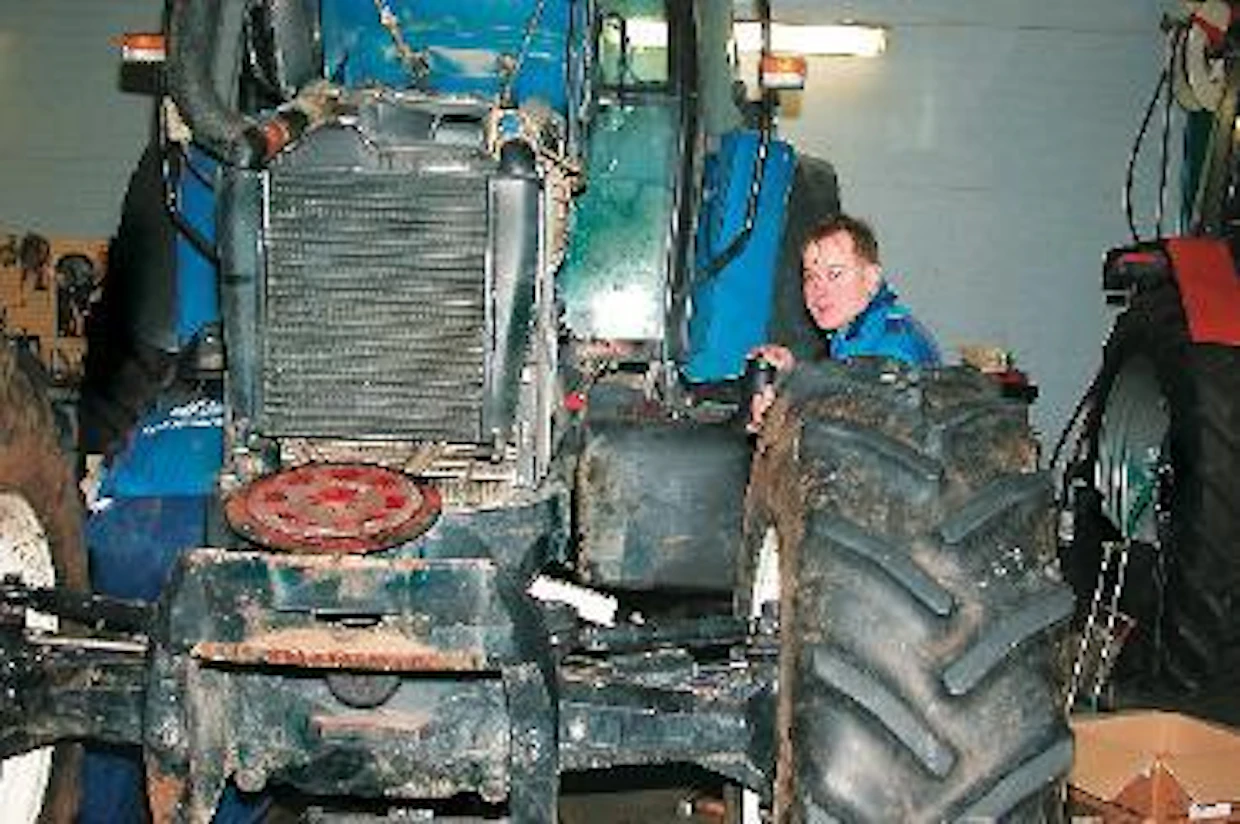 Lappeenrantalainen Veli-Matti Särkkä (29 v) on toiminut Huolto-Särkkä Ky:n yrittäjänä jo yli 10 vuotta. Hän toivoo asiakkaiden tuovan koneensa korjattavaksi hyvissä ajoin ennen kevään työkiireitä.