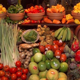 Tuoreiden hedelmien, kuten muidenkin elintarvikeryhmien, kulutusluvuissa on mukana tuotanto kotimainen käyttö ja kulutus. Tuotteiden alkuperää Luken ravintotaseessa ei huomioida.