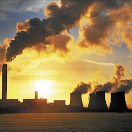 Euroopan suurimpiin kuuluvaa Draxin hiilivoimalaa Pohjois-Englannissa muutetaan osittain puukäyttöiseksi. Raaka-aineena käytettävät puupelletit tuodaan Yhdysvalloista. Paula Solloway/lehtikuva