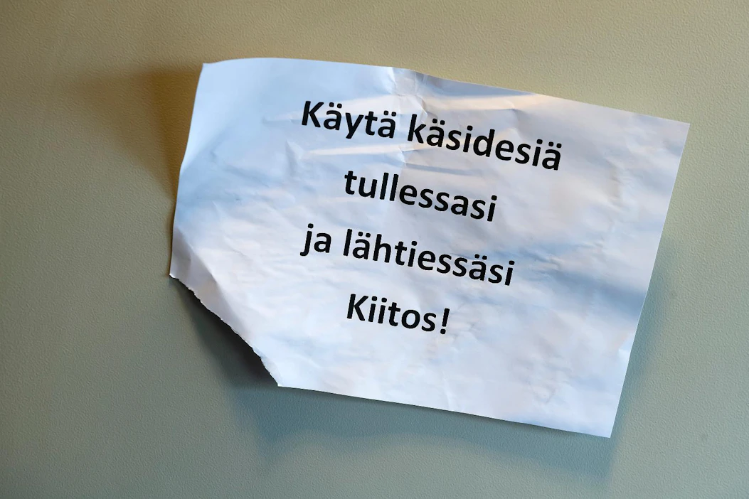 Terveysviranomaiset kehottavat kansalaisia edelleen hyvään hygieniaan rokotteiden ottamisen ohella, jotta koronaepidemia saadaan talttumaan.