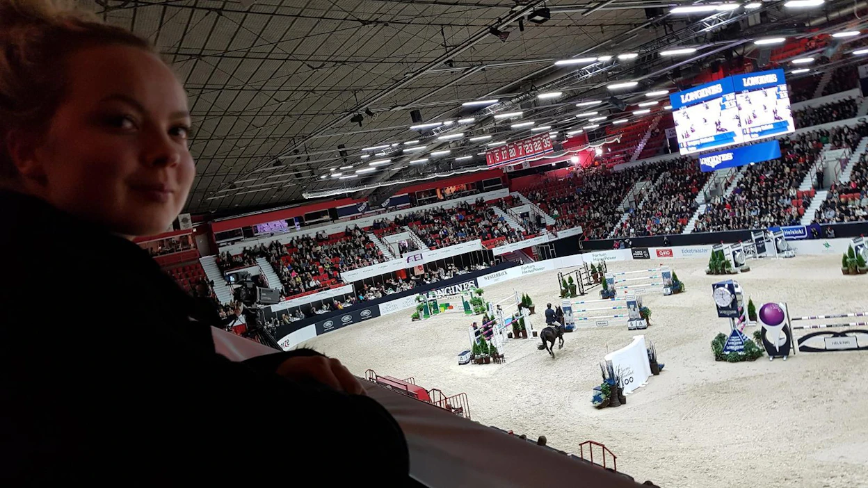 Miisa Pulkkanen osallistui tänä vuonna HIHS:n yleisöstä käsin. Maailmancupin 140-160cm radalla Gregory Wathelet ja Forlap.