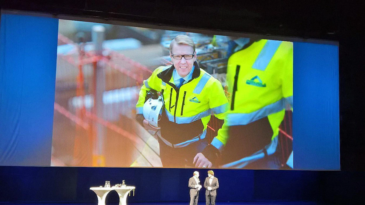 Juha Metsälä muisteli torstaina Helsingissä Oopperatalolla menneitä Mikko Kuustosen kanssa.
