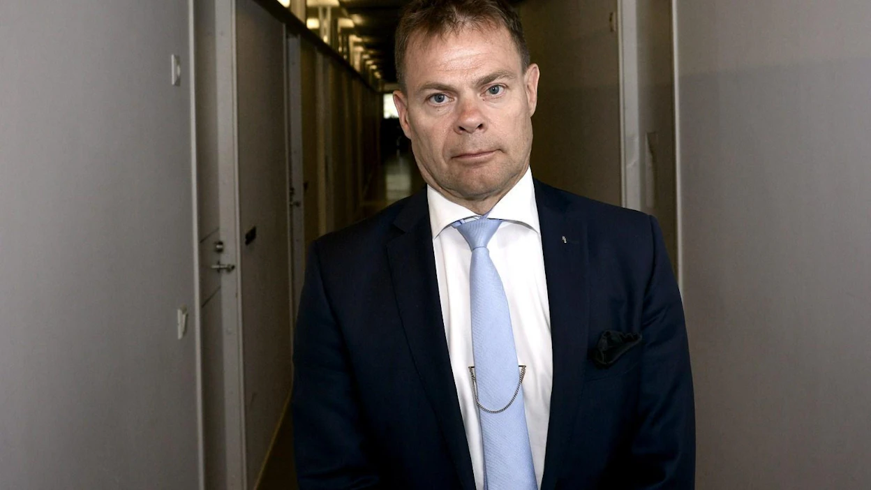 KRP:n päällikkö Robin Lardot arvioi riskihenkilöitä olevan suunnilleen saman verran kuin suojelupoliisi (Supo) arvelee olevan terrorismiin myönteisesti suhtautuvia ihmisiä. LEHTIKUVA / AKU HÄYRYNEN
