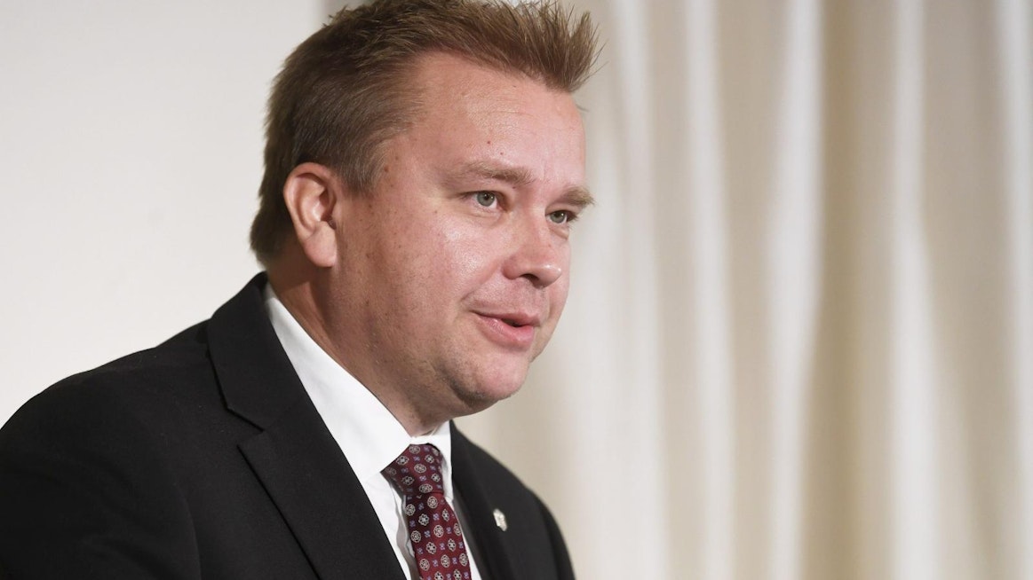 Puolustusministeri Antti Kaikkosen mukaan on syytä selvittää, olisiko Suomella mahdollisuus vahvistaa osallistumista kriisinhallintatehtäviin Afrikassa. LEHTIKUVA / Vesa Moilanen