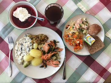 Korvasienimuhennos kruunasi pyhälounaan.