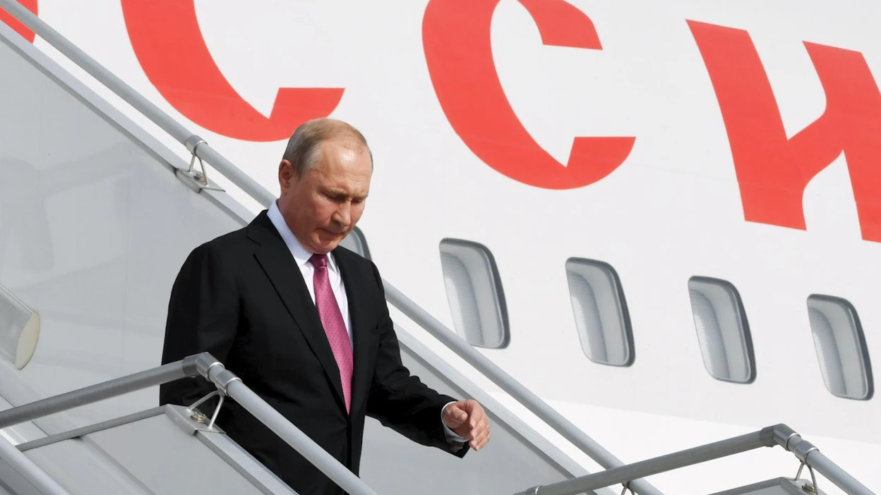 Venäjän presidentti Vladimir Putin saapui Helsingin-työvierailulleen kaksi tuntia myöhässä aikataulusta. LEHTIKUVA / JUSSI NUKARI