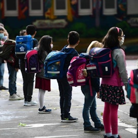 Tutkimuksessa tarkasteltiin eurooppalaisia lapsia 25 eri maassa. Saksan Dortmundissa alakoululaisten koulupäivät palautettiin tavanomaisiksi kesäkuun puolivälissä. LEHTIKUVA / AFP