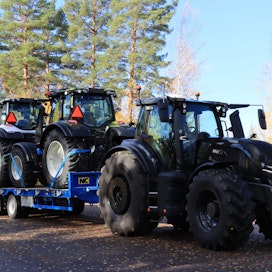 Valtran ehdokas Tractor of the Year 2023 -kilpailun pääsarjaan on uuden Q-sarjan tehokkain malli Q305.